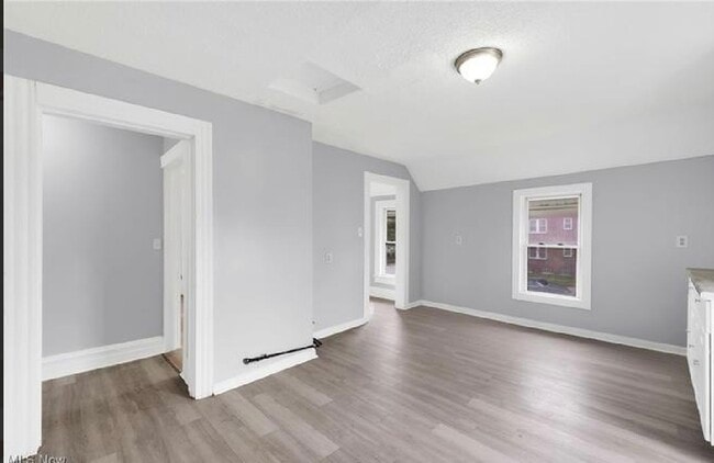Building Photo - 2056 W 95th St