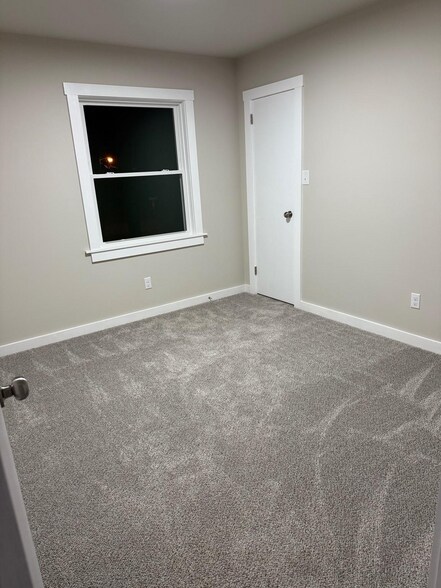 Building Photo - 6580 Fairway Dr W