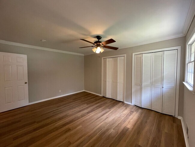 Building Photo - 260 Timberlane Dr