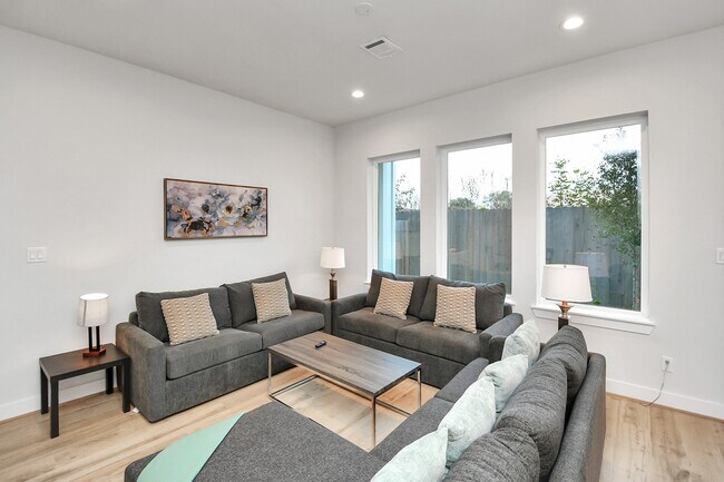 Building Photo - 6115 De Campo St