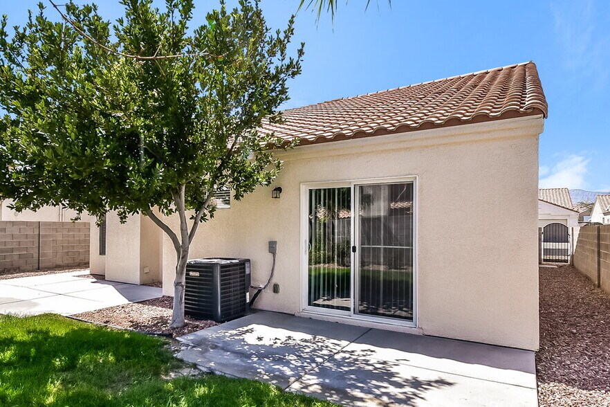 Building Photo - 5520 Red Sun Dr