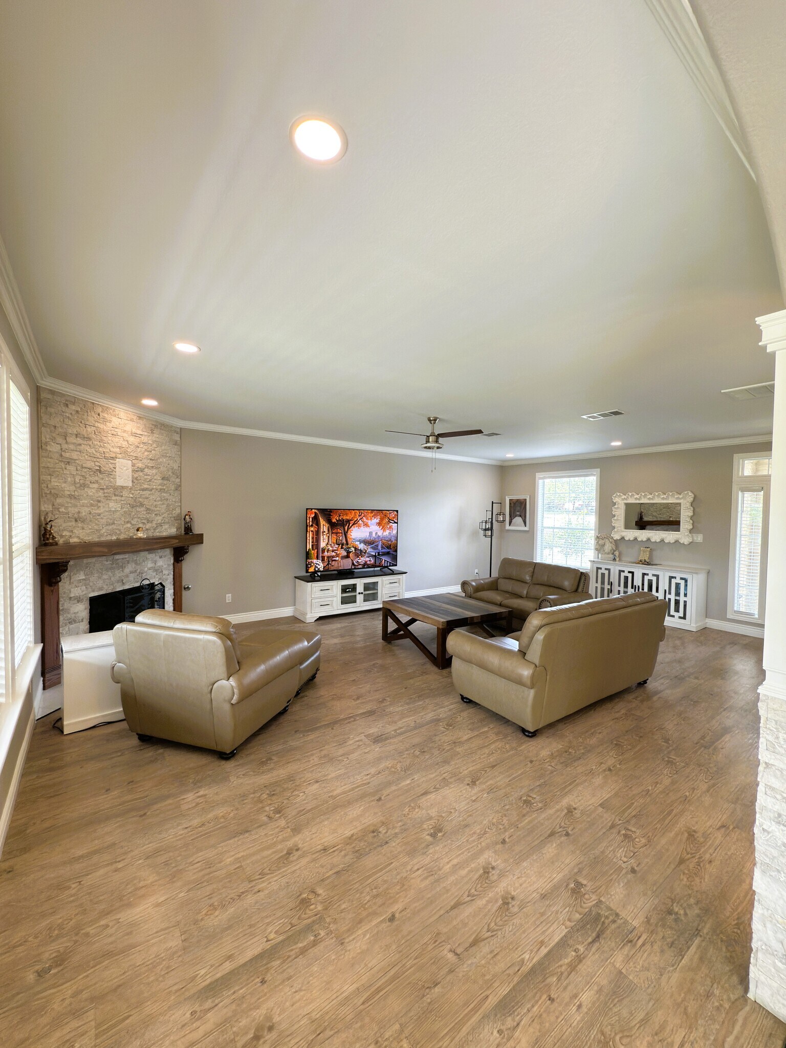 Building Photo - 178 Amber Oak Dr