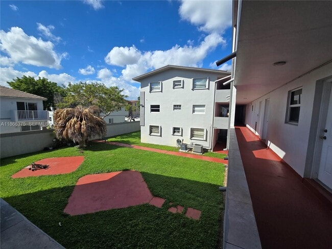 Building Photo - 120 ROYAL PALM Rd