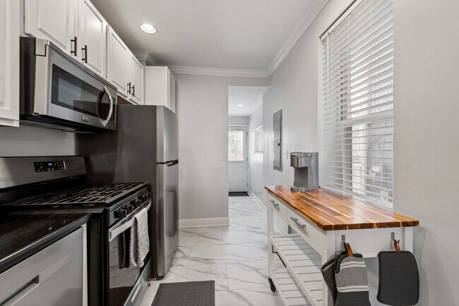 Building Photo - 8 E Randall St