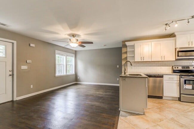 Building Photo - 567 Ashburton Ave