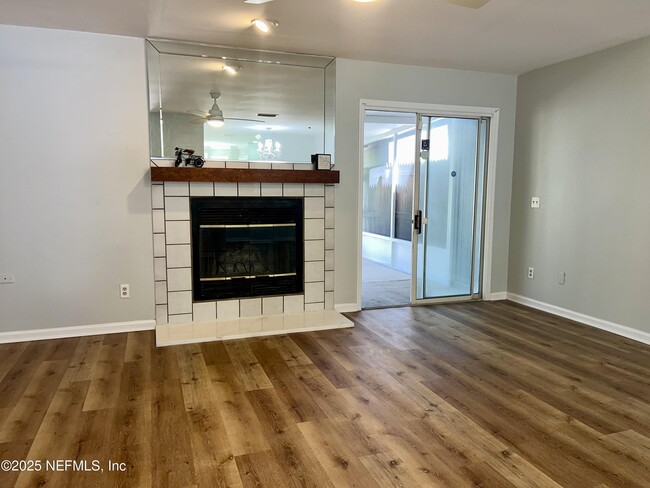 Building Photo - 5523 Cabot Dr N