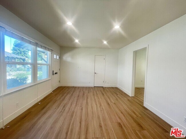 Building Photo - 4441 Tujunga Ave