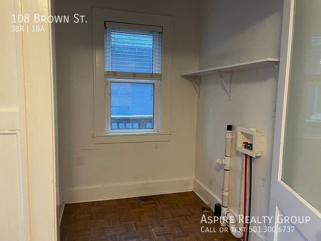 Building Photo - 108 S Brown St