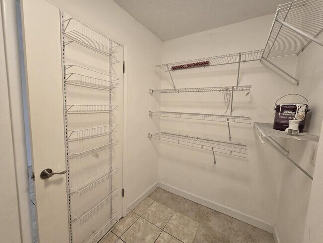 Building Photo - 9418 Nakoma Way