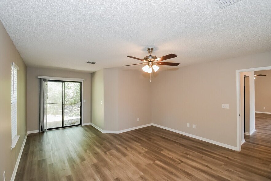 Building Photo - 10364 Windfern Ct N