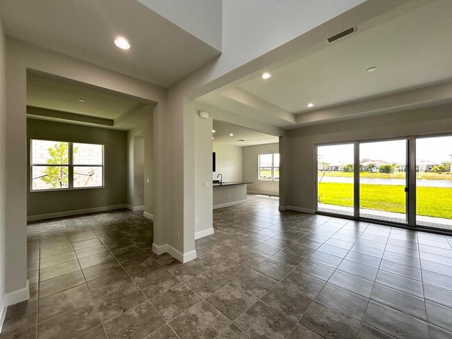 Building Photo - 15192 Wildwood Cir