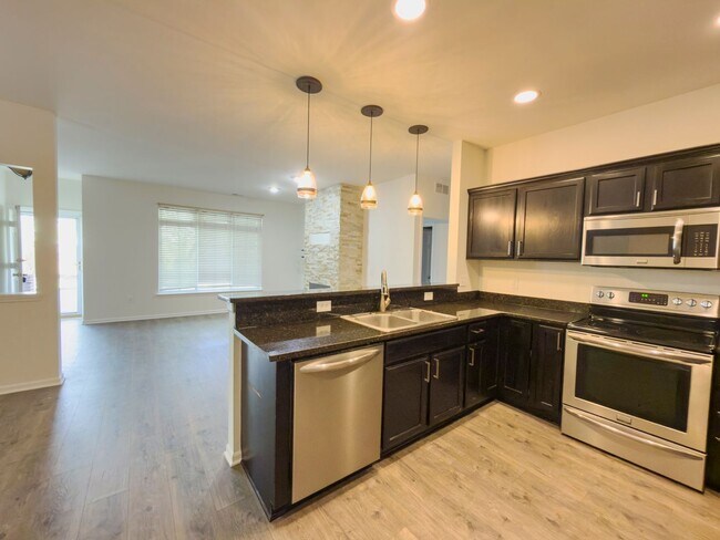 Building Photo - Beautiful Ranch 2 bed/2 bath Condominium