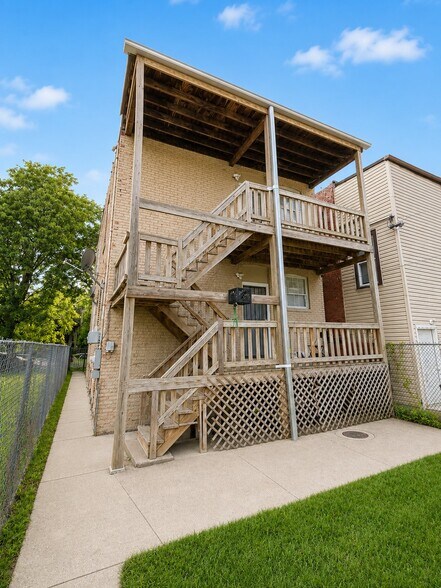 Building Photo - 5735 S Marshfield Ave