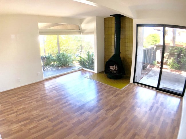 Building Photo - 328 Glenneyre St