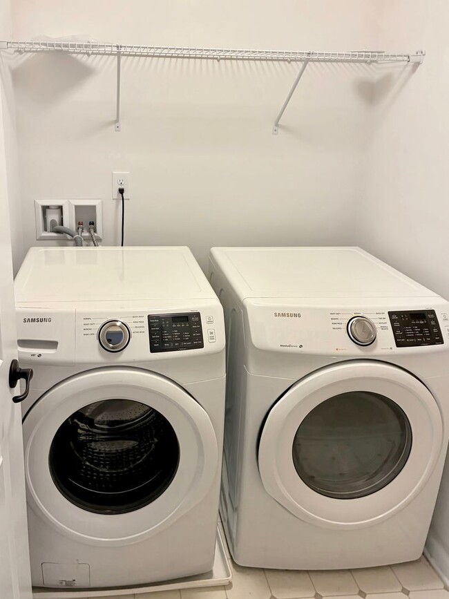 Building Photo - Modern and Luxurious 3 Bed/2.5 Bath in Atlee