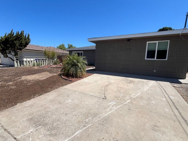 Building Photo - Remodeled in 2025!! Modern Big 7 Bedroom H...