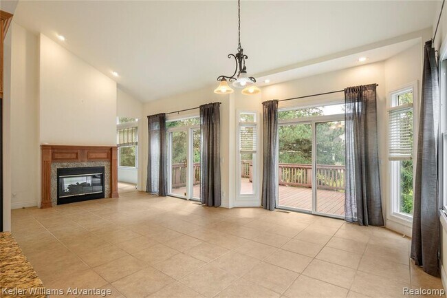 Building Photo - 47611 Manorwood Dr