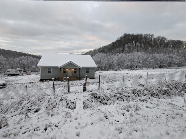 Building Photo - 800 Honey Prong Rd
