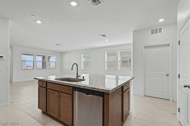 Building Photo - 72 Hornbeck Ln