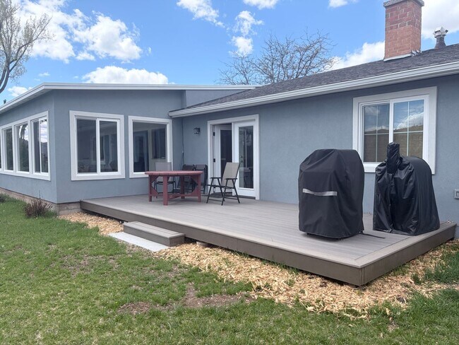 Building Photo - Beautiful Crestview home