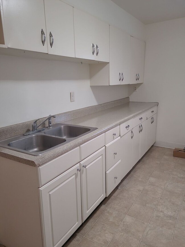 Building Photo - Ephrata House with Full Basement