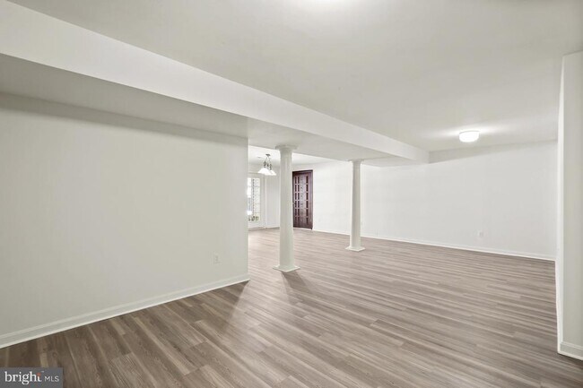 Building Photo - 8330 Westchester Dr