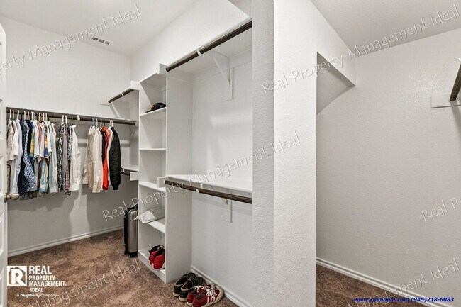 Building Photo - 2000 Plum Pk