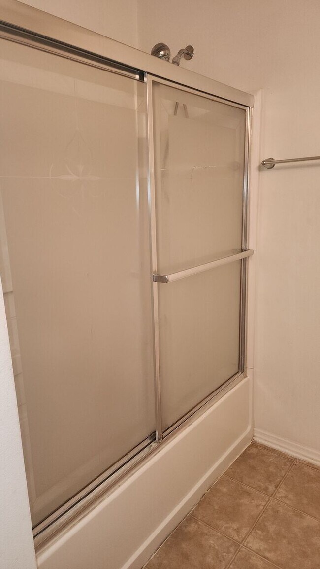 Building Photo - Great 2 Bedroom 1.5 Bath Townhome in Tuscany Village East of SR 16