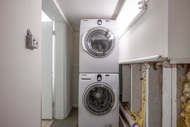 Building Photo - 2509 Crest Ave