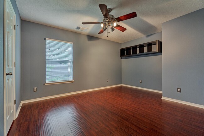 Building Photo - 8406 Oak Villa Ct