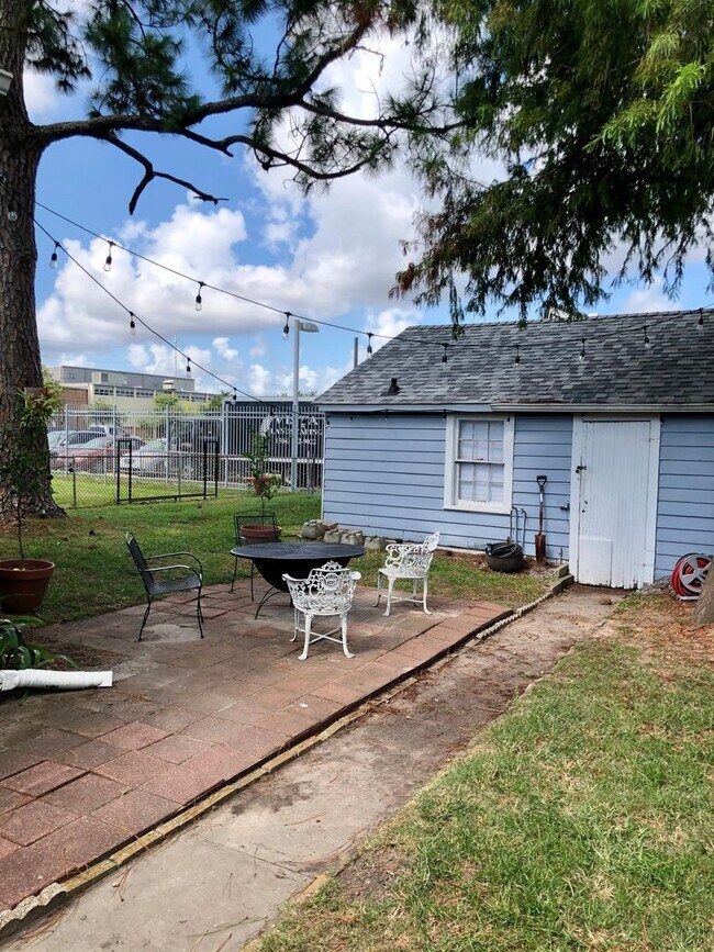 Building Photo - Single Family Home in Quiet Gentilly Neigh...