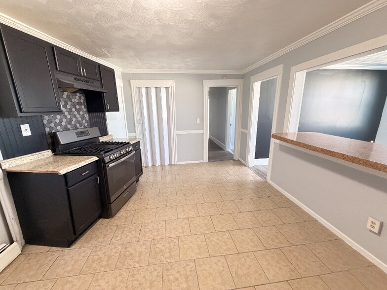 Building Photo - 73 Haverhill St