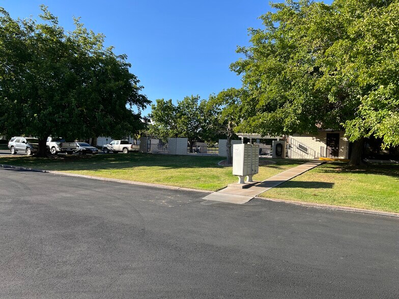 Building Photo - 55 E 700 S