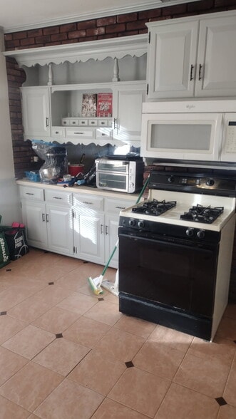 Building Photo - 125 Maplewood Ave