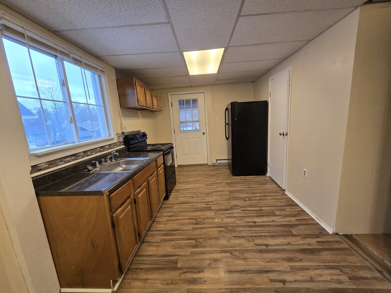 Kitchen Area - 527 Waverly St