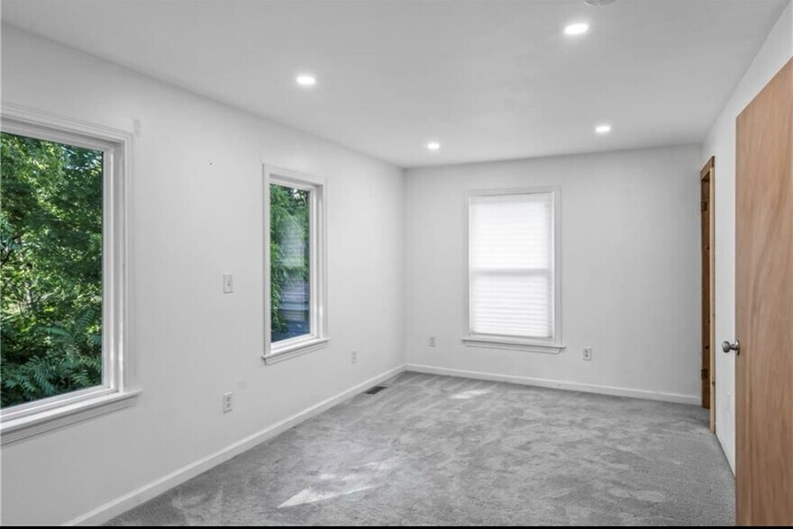 Primary bedroom facing east - 600 Ridgeview Ave