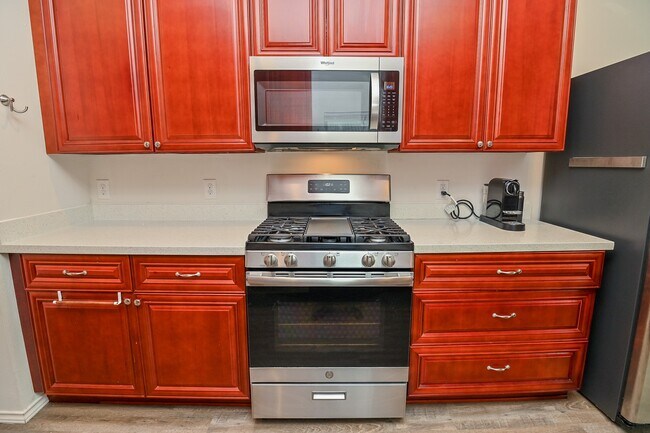 Building Photo - 1110 Louise St