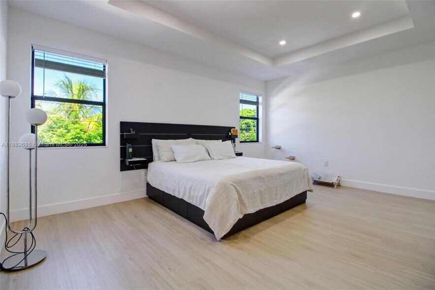 Building Photo - 21016 NE 2nd Ct