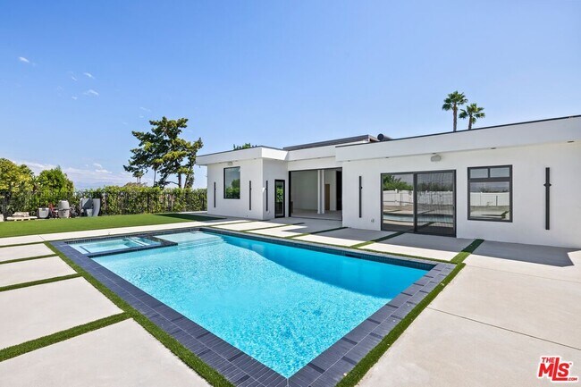 Building Photo - 16851 Encino Hills Dr