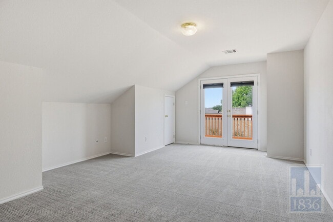 Building Photo - 2217 Speidel Dr