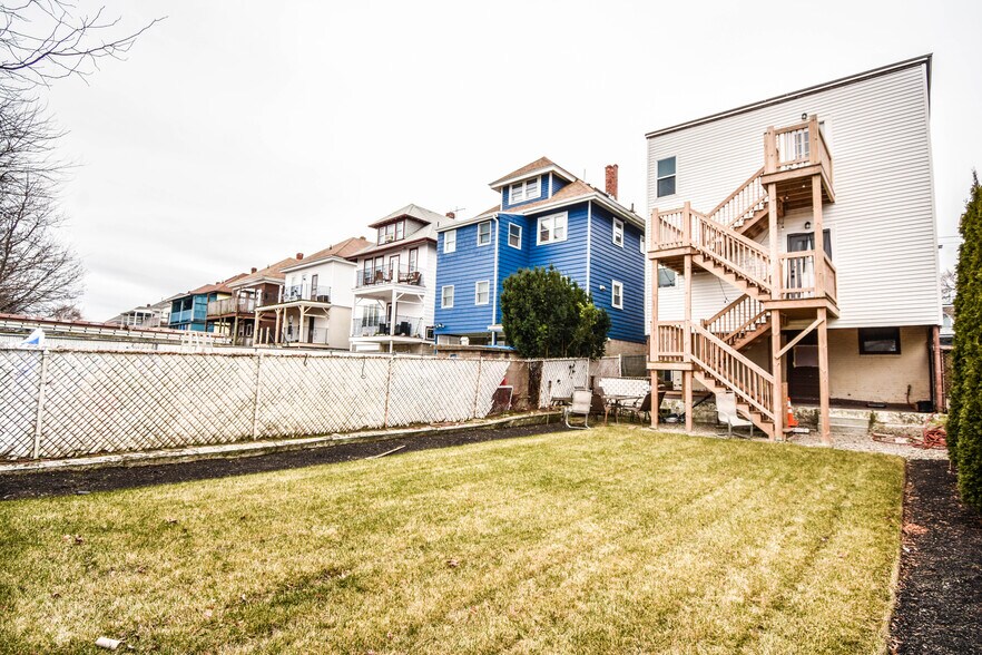 Building Photo - 1114 Saratoga St
