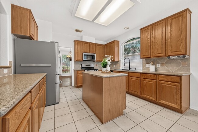 Building Photo - 2710 Five Oaks Dr