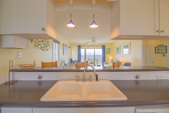 Building Photo - OCEANFRONT OFF-SEASON MONTH RENTAL READY FOR YOUR FALL ESCAPE