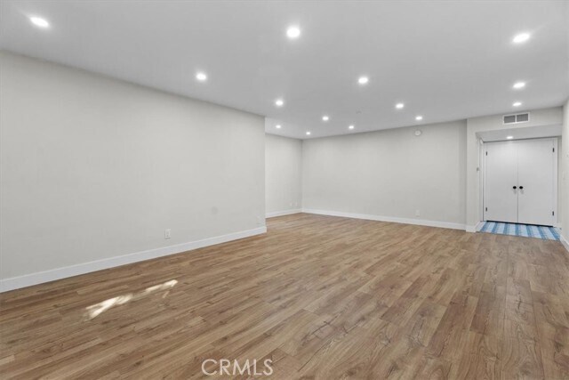 Building Photo - 6752 Hillpark Dr