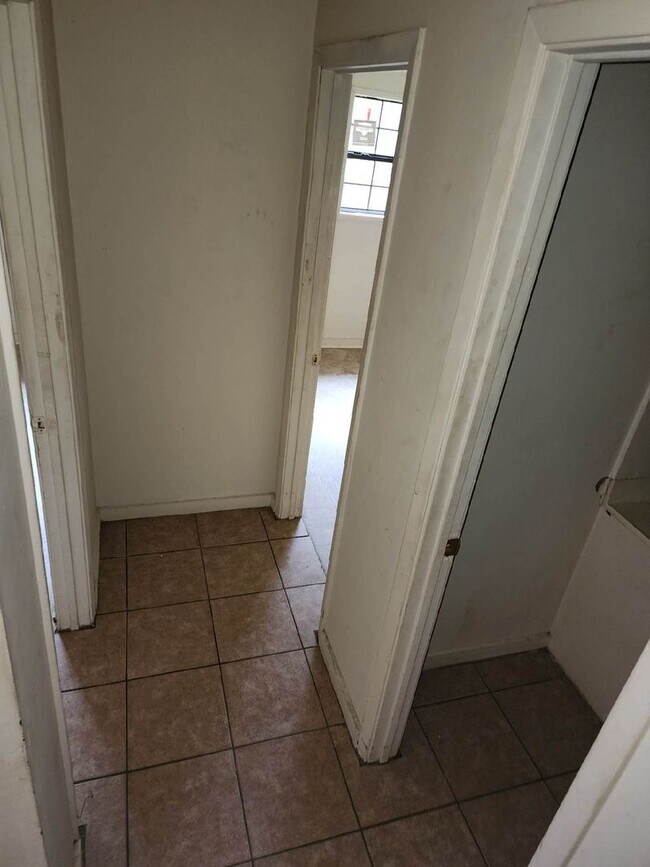 Building Photo - 331 CR 805