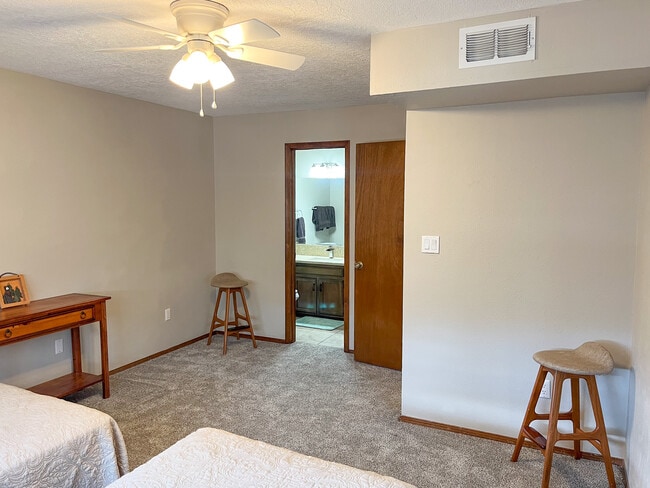 Building Photo - 214 Metz Dr