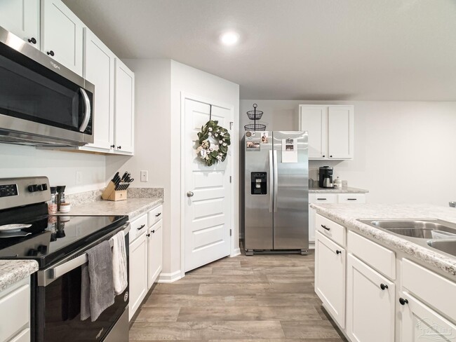 Building Photo - 10505 Queens Gate Cir