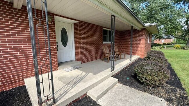 Building Photo - Westerville Ranch overlooking Hoover