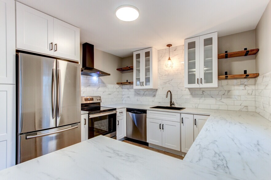 Building Photo - 48 Clark St