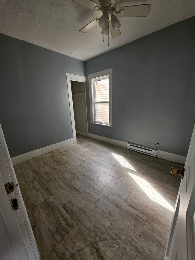 Building Photo - Upper 2 bedroom unit lower east side